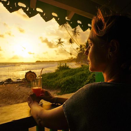 シャンティ ビーチ リゾート ウナワトゥナ エクステリア 写真